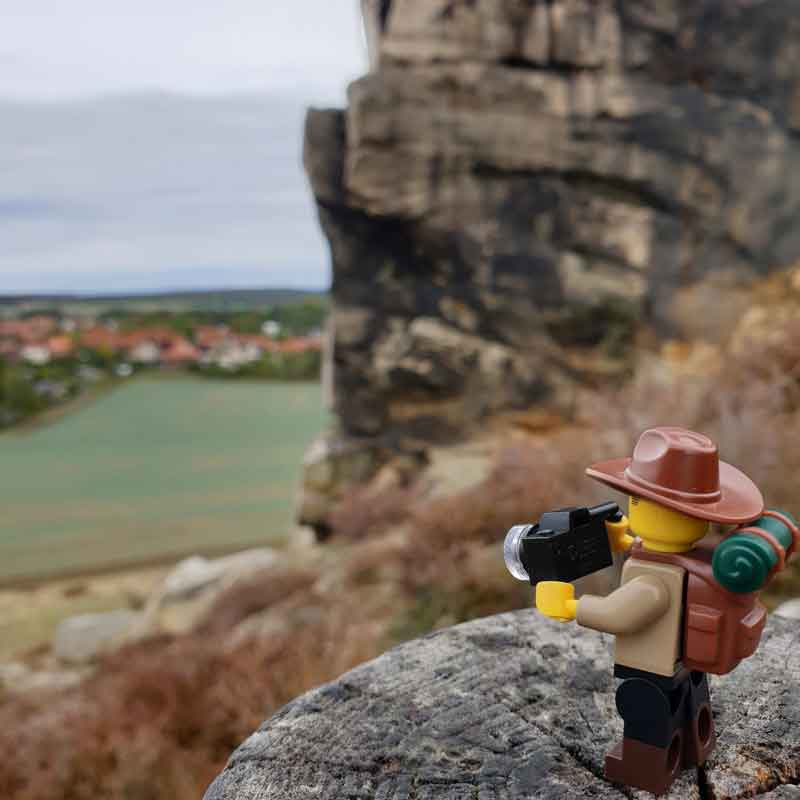 Wildlife Explorer LEGo Minifigur an der Teufelsmauer