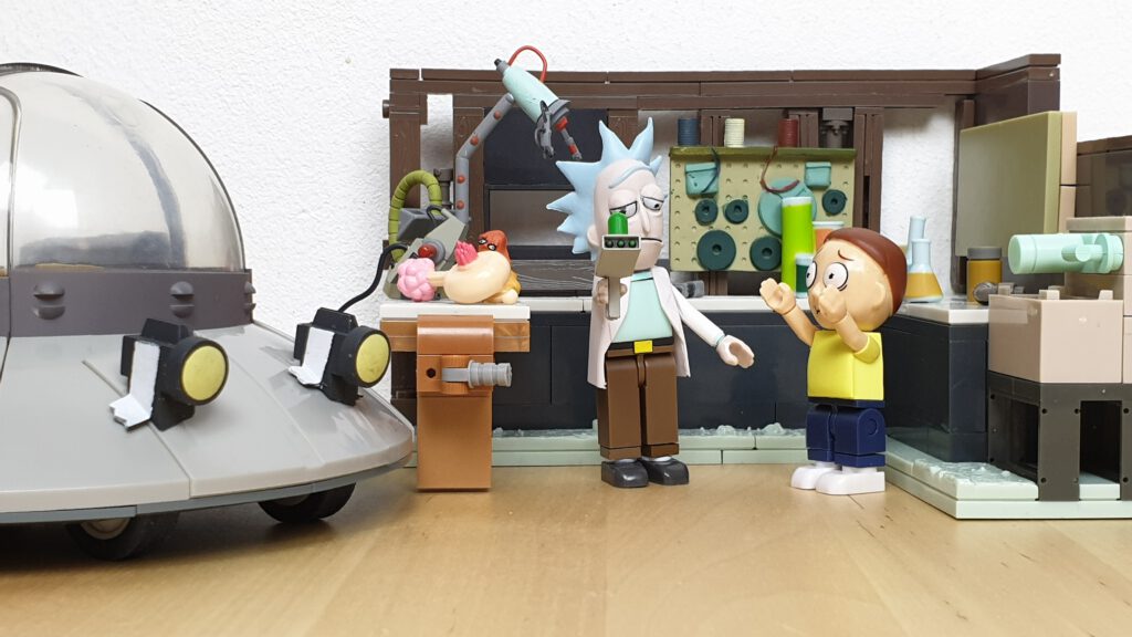 Rick and Morty Raumschiff und Garage McFarlane