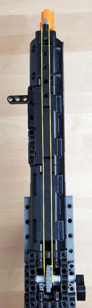 CaDA Rifle mit gespanntem Gummiband