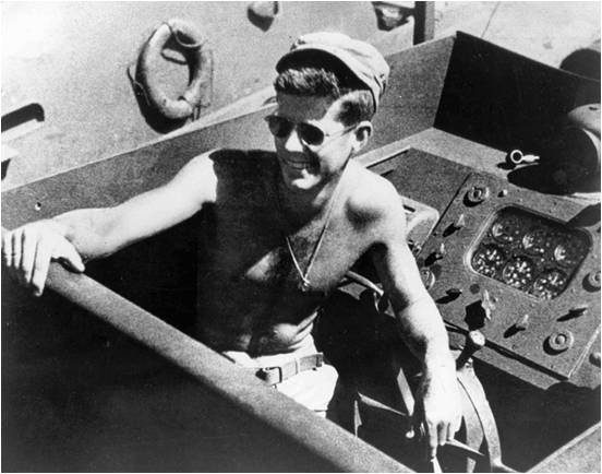 John F. Kennedy an Bord des Patrouillenbootes PT-109