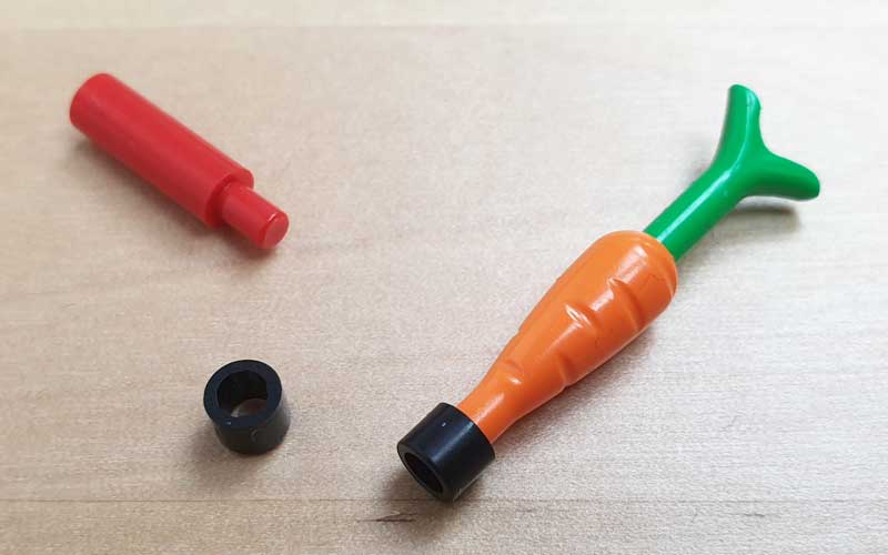 Steckstift von COBI und Möhre von LEGO®