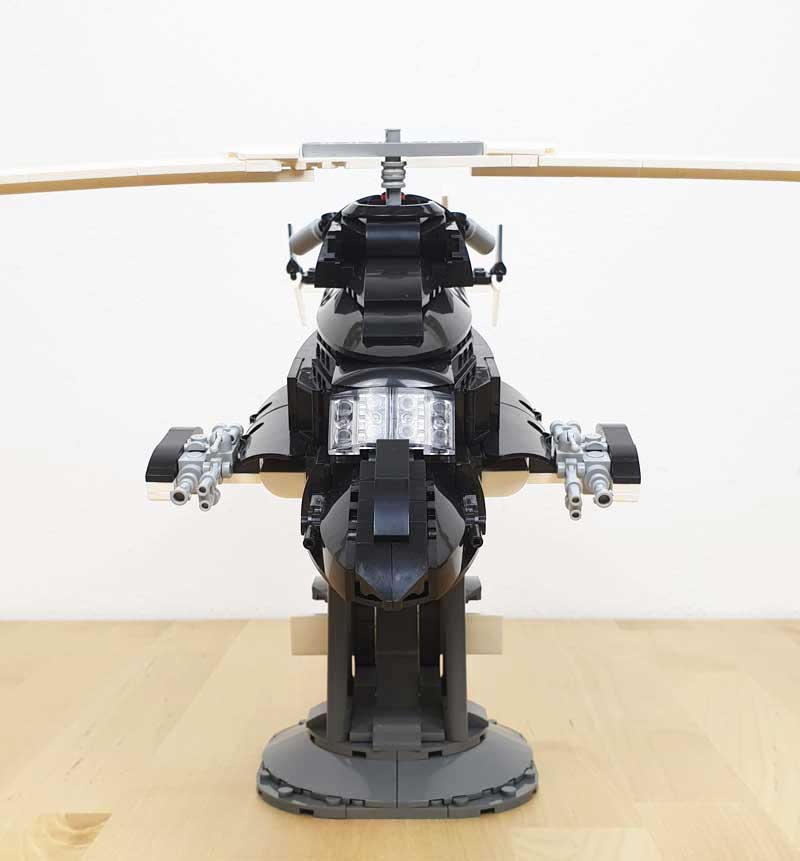 Schwarzer Hubschrauber von BlueBrixx mit Sockel