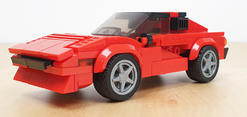 Roter Ferrari - typische Designelemente in Klemmbausteinoptik nachgebildet