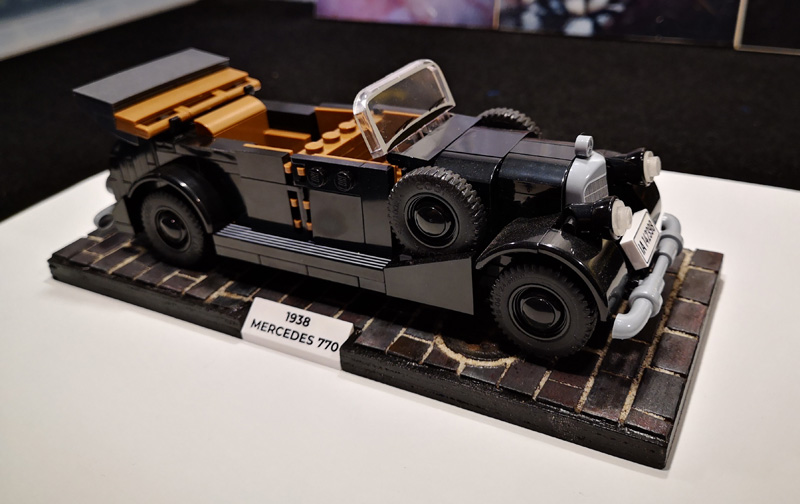 COBI 1938 Mercedes 770 auf selbst gebastelter Baseplate