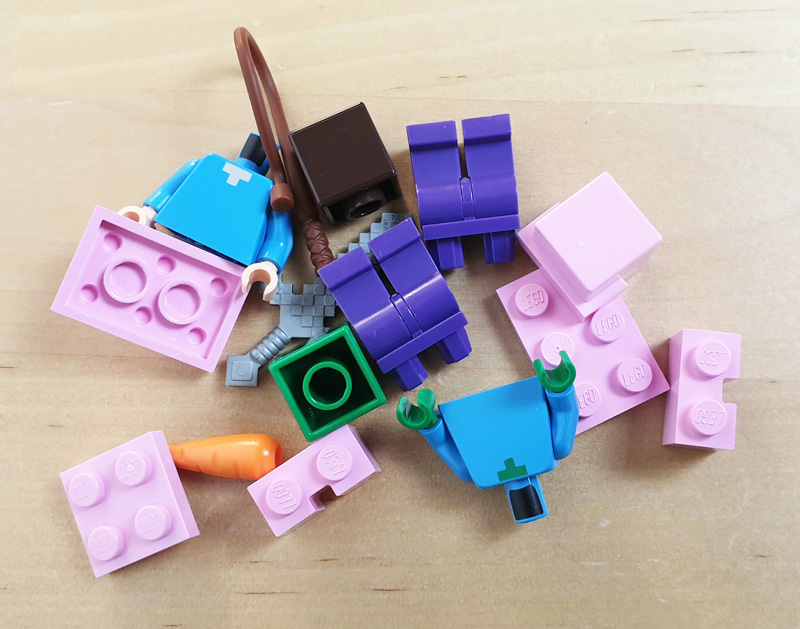 Drei Minecraft Minifiguren bestehend aus 15 Teilen
