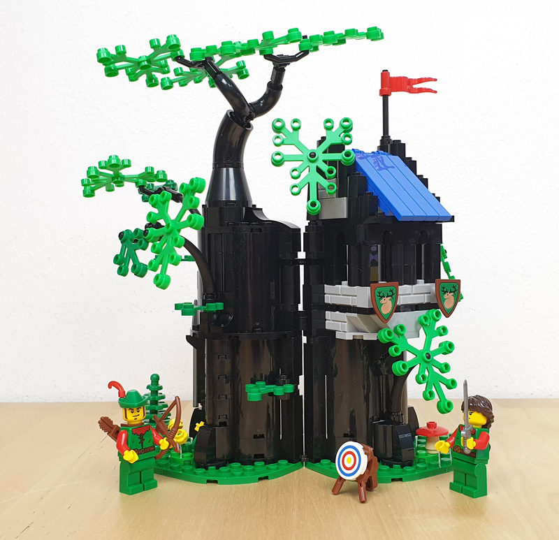 LEGO 40567 Forest Hideout: aufgebautes Set mit Minifiguren