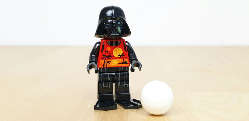 Darth Vader mit Sommershirt, Schwimmflossen und Fussball LEGO Star Wars Adventskalender 2022