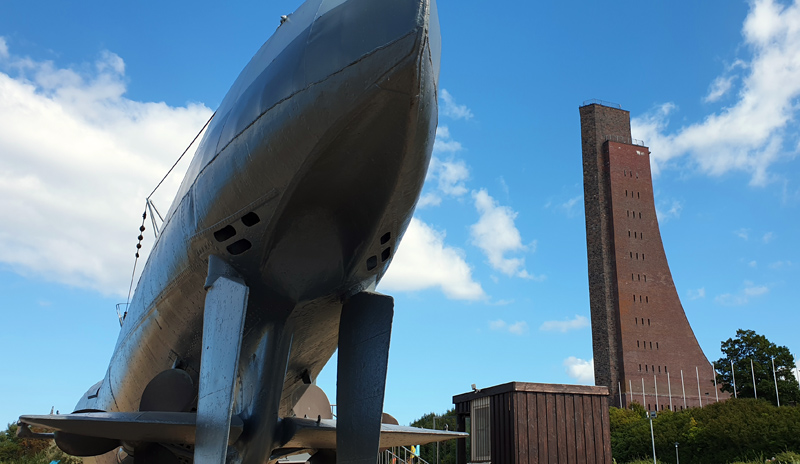 U995 sowie das Marine-Ehrenmal in Laboe