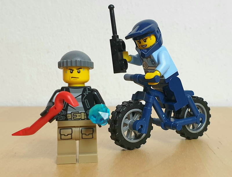 LEGO® City Heft Nr. 47 / 2022 mit Polizistin (und Motorrad) und Gauner