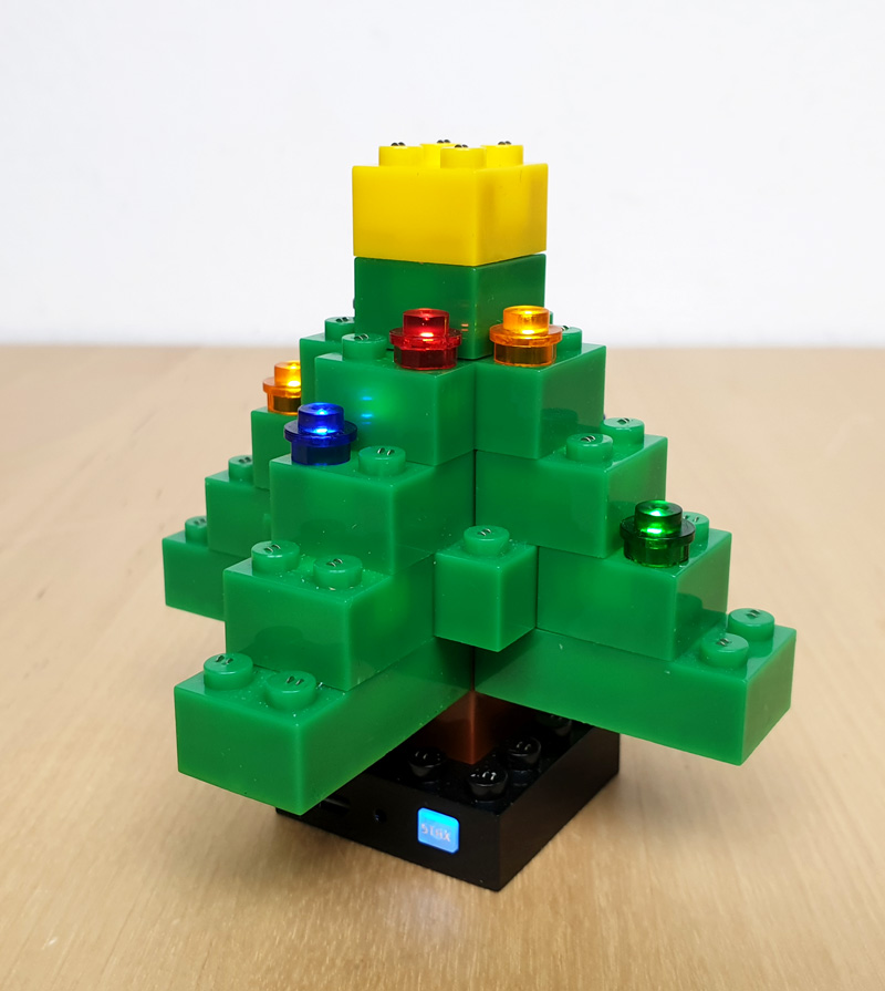 Light Stax Weihnachtsbaum aufgebaut