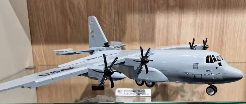 COBI Lockheed Herkules 5839 auf der Spielwarenmesse Prototyp