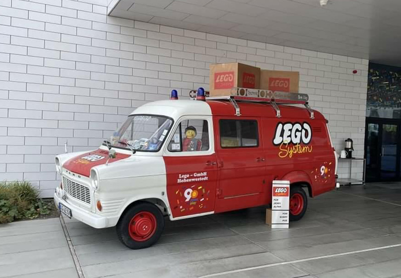 Hildesheimer Steinwelten 2023 Ausstellungsstück Legoauto