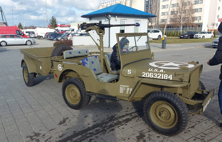 COBI auf der Spielwarenmesse in Kielce Willys Jeep Seitenansicht Draußen