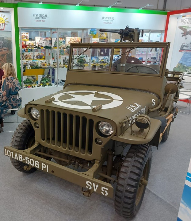 COBI auf der Spielwarenmesse in Kielce Willys Jeep Vorderansicht