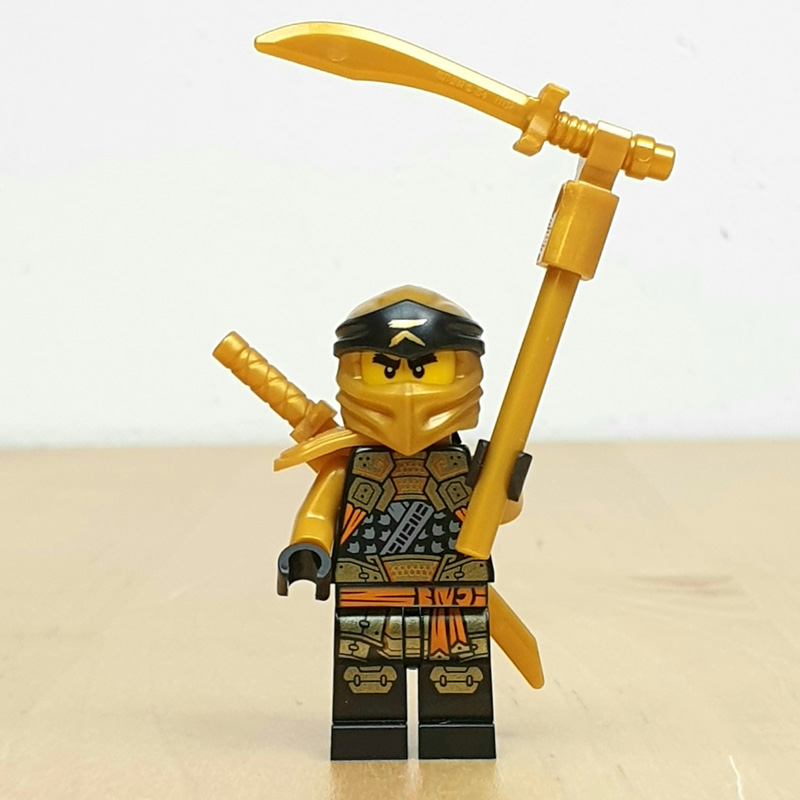 LEGO Ninjago Heft 95/2022 Goldener Cole Minifigur mit Schwertsense und Katana