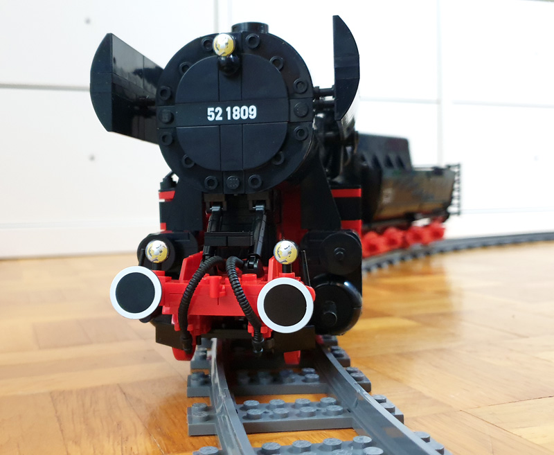 COBI DR BR 52 Steam Locomotive Executive Edition 6280 Lok auf Schienen Vorderansicht