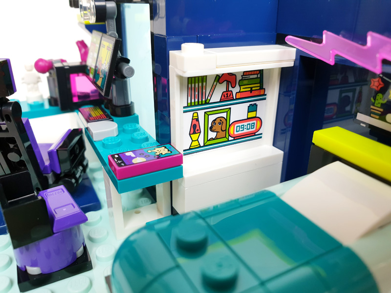 LEGO Novas Zimmer 41755 Wandregal mit PC