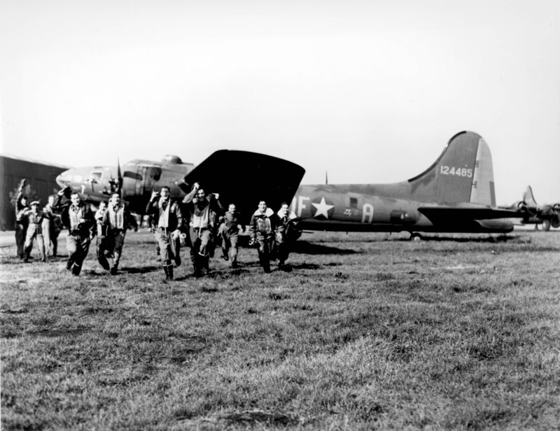 COBi News 48 Boeing B17 Flying Fortress Memphis Belle Crew