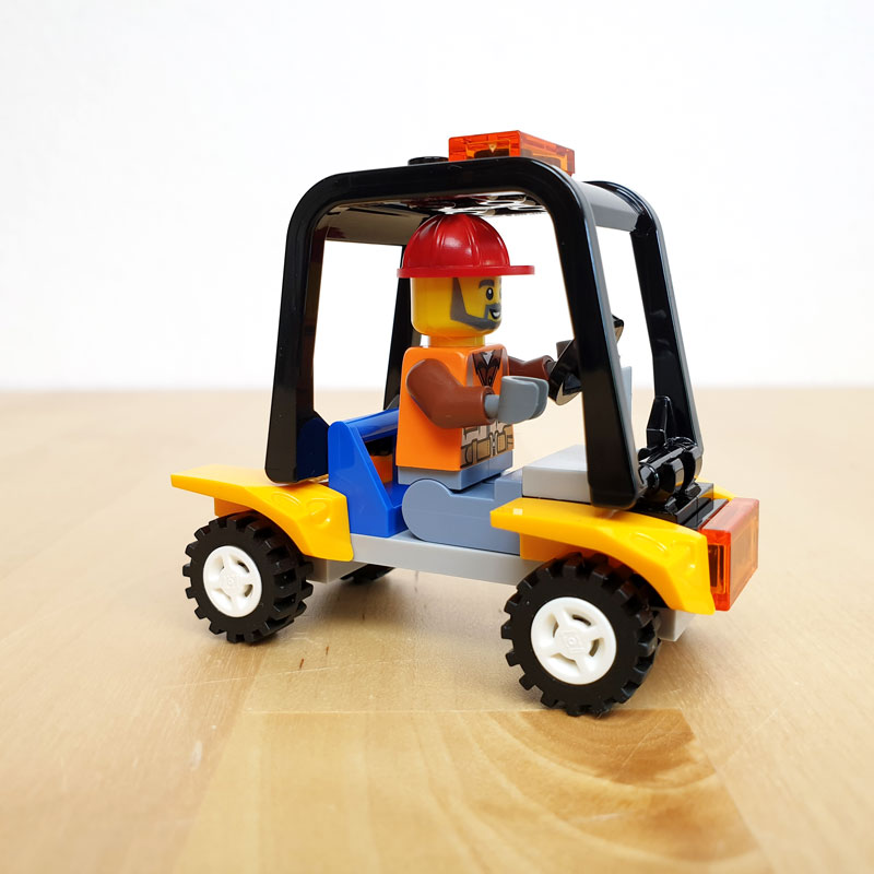 LEGO City Magazin Nr. 54/2023 Timo Tasche Minifigur mit Gepäckfahrzeug