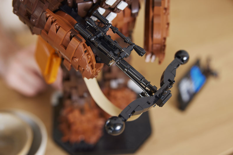 LEGO Chewbacca 75371 detail Bowcaster