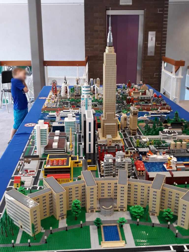 LEGO-Ausstellung Kloster Machern 2023 Micropolis Gesamtansicht IG Farben Haus