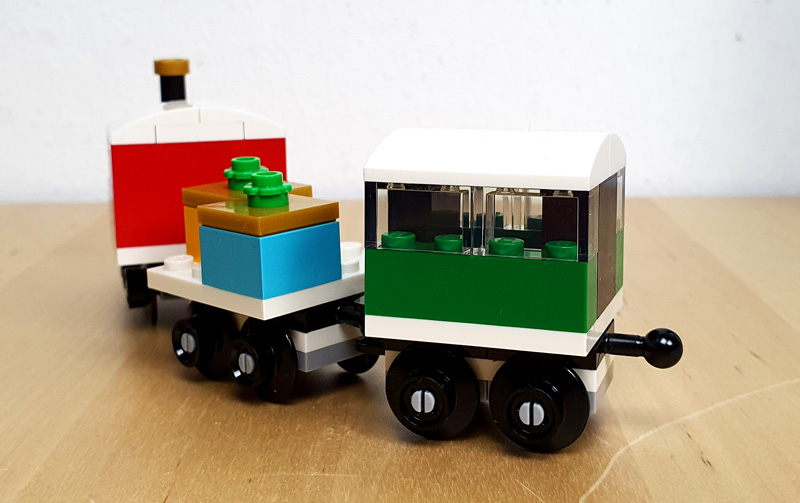 LEGO Winterlichter Weihnachtszug 30584 aufgebaut Rückansicht