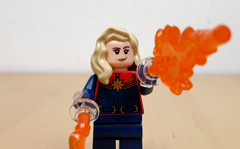 LEGO Marvel Magazin 21/2023 Captain Marvel Minifigur Energiestöße