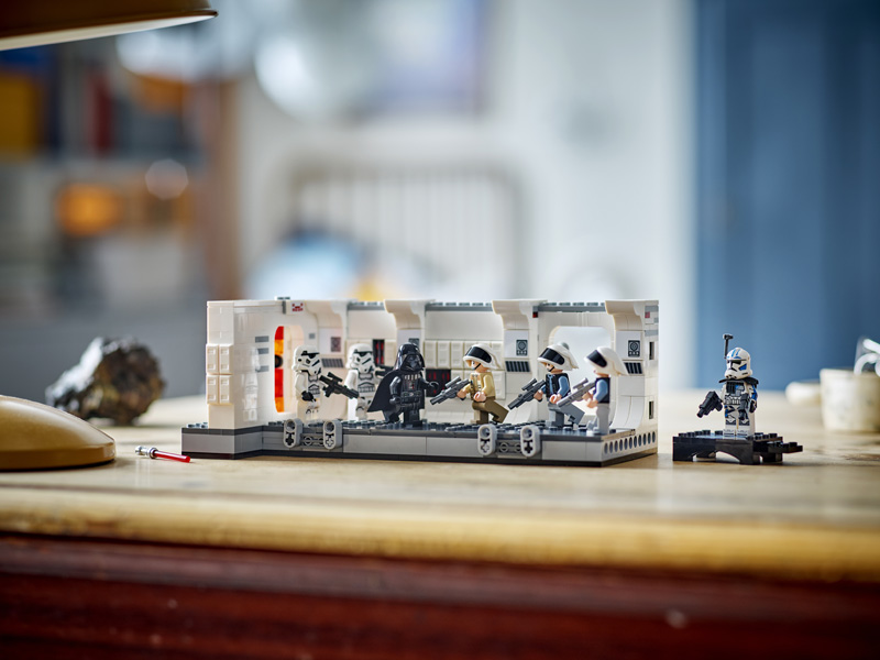 LEGO Star Wars 25 Jahre Jubiläum Entern der Tantive IV 75387 Lifestyle