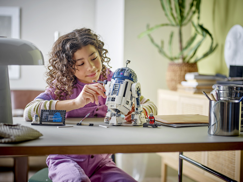 LEGO Star Wars 25 Jahre R2-D2 75379 Lifestyle