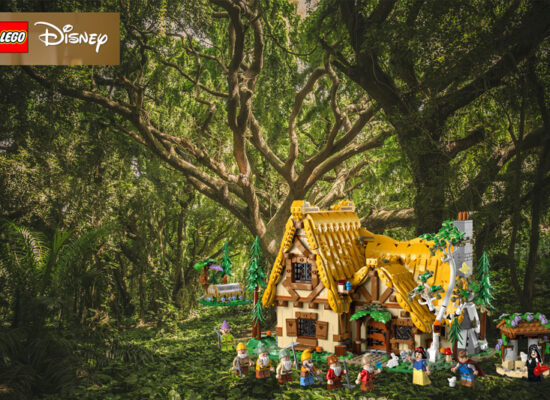 LEGO feiert erste Disneyprinzessin mit  Schneewittchens Hütte 43242