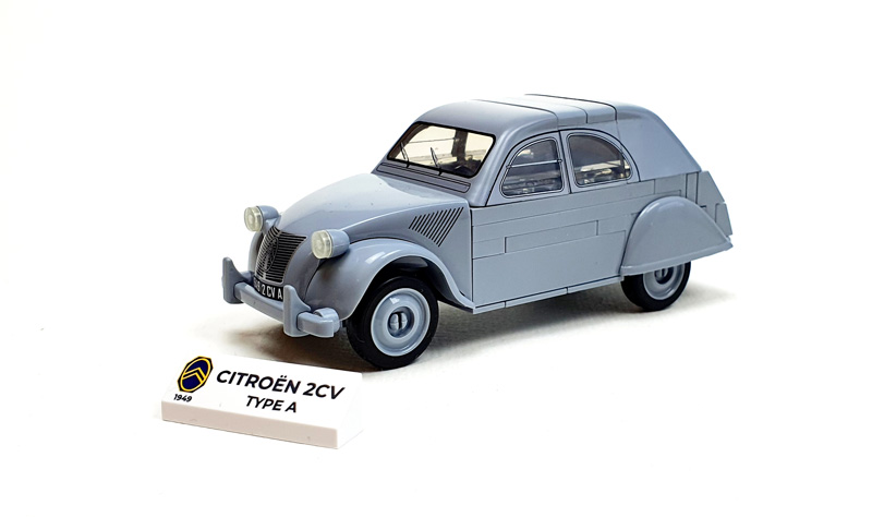 COBI Citroen 2CV Type A 24510 Set aufgebaut schräge Ansicht mit Typenschild