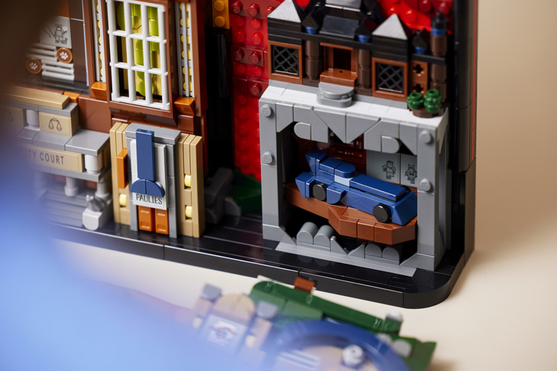 LEGO Batman Gotham City Skyline Set Detail Batmobil 76271