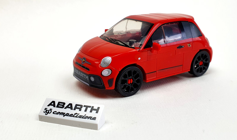 COBI Fiat Abarth 595 Competizione 24502 aufgebautes Modell Seitenansicht mit Typenschild