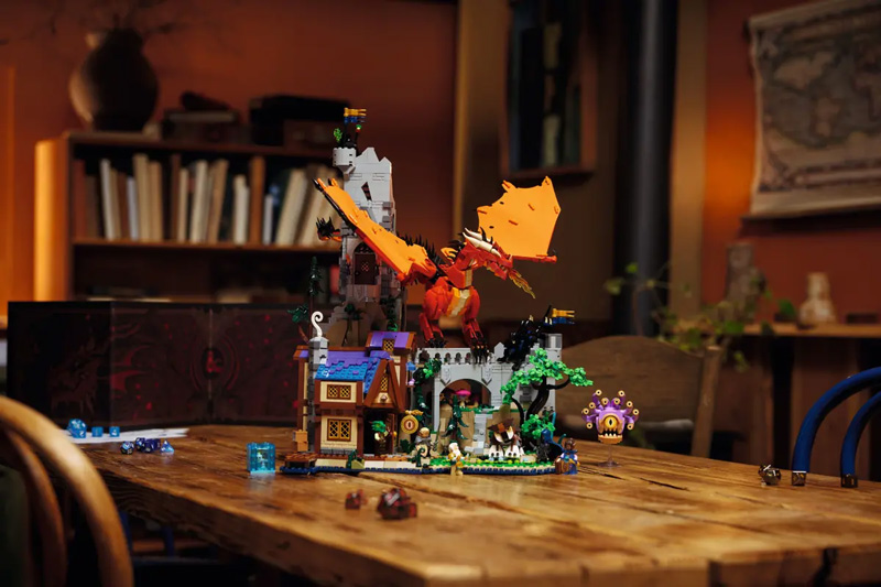 LEGO Ideas Dungeons & Dragons 21348 Die Sage vom roten Drachen Set aufgebaut Lifestyle