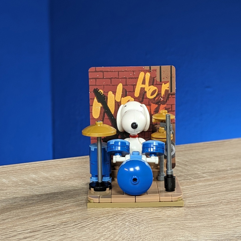 Bluebrixx Peanuts Snoopy spielt Schlagzeug