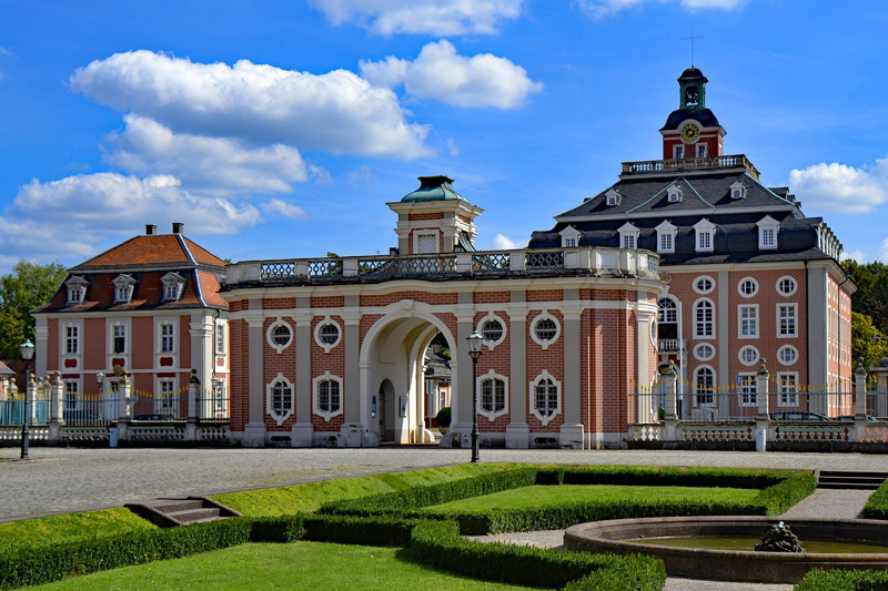 LEGO-Ausstellung Schloss Bruchsal verlängert Originalgebäude mit Torwachthaus