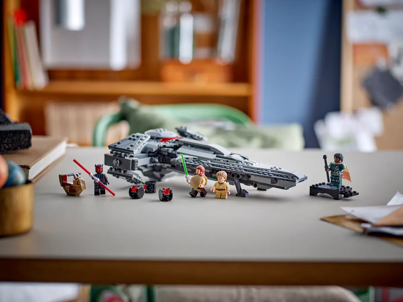 LEGO Star Wars Darth Mauls Sith Infiltrator 75383 Lifestyle