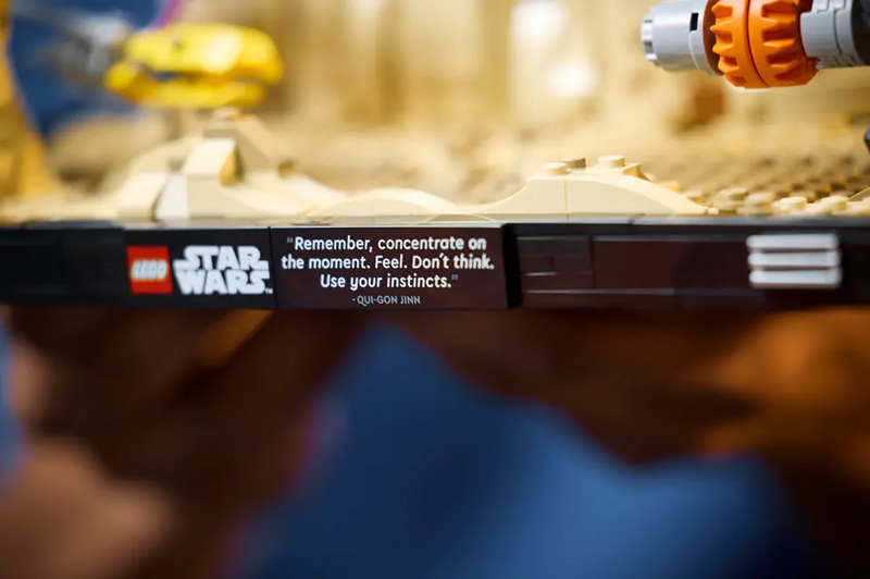 LEGO Star Wars Podrennen Mos Espa Diorama 75380 Detail Filmzitat Print