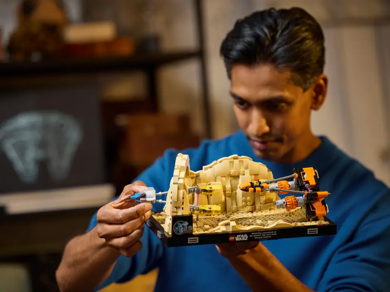 LEGO Star Wars Podrennen Mos Espa Diorama 75380 Lifestyle