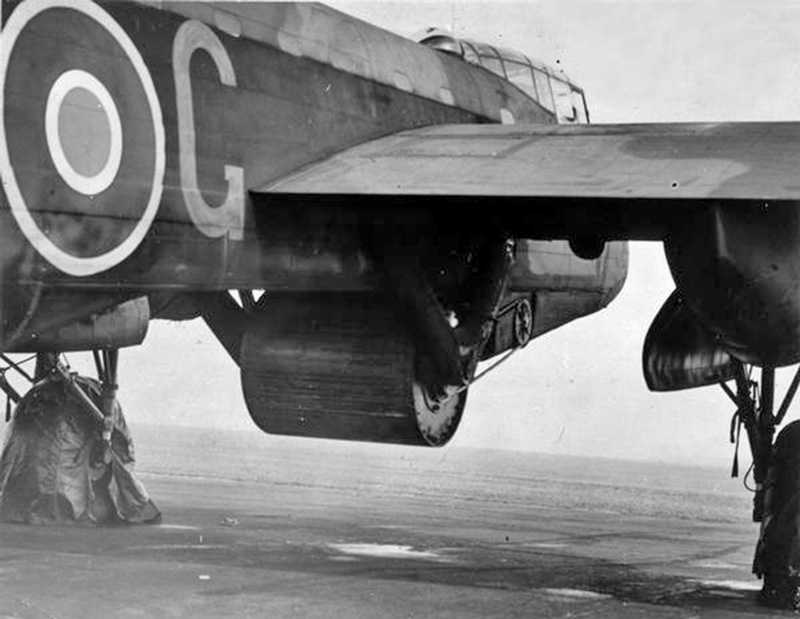 COBI 5758 Avro Lancaster Executive Edition Dambuster Raid Rollbombe