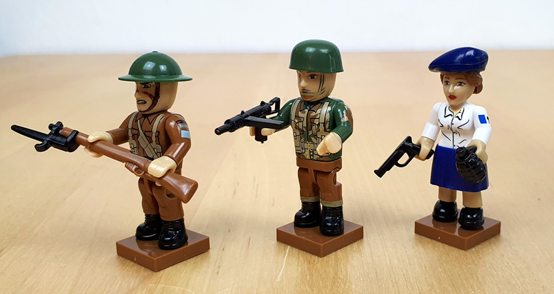 COBI 2055 Battlepack D-Day Allied Forces Minifiguren Vorderseite mit Waffen schräg