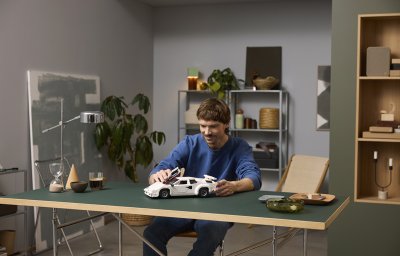 LEGO 10337 Lamborghini Countach Lifestyle