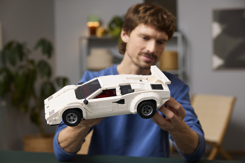 LEGO 10337 Lamborghini Countach Lifestyle