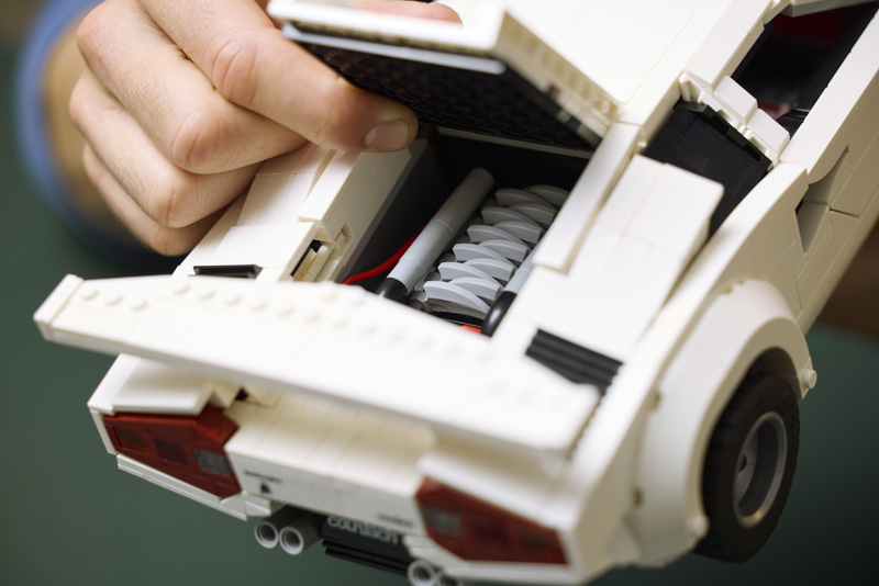 LEGO 10337 Lamborghini Countach Lifestyle Detail