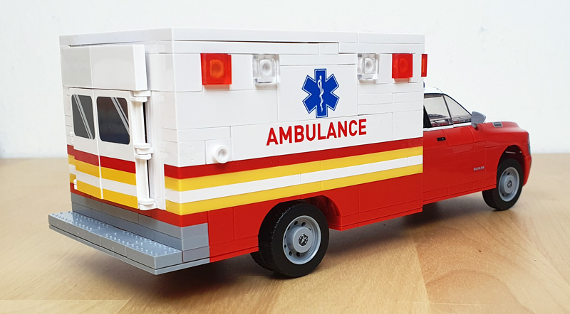 COBI RAM 3500 Ambulance 24609 augfgebaut Heckansicht