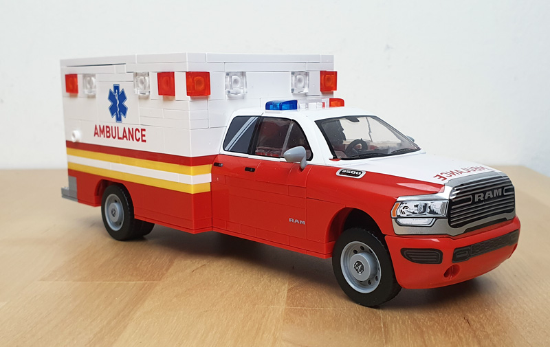 COBI RAM 3500 Ambulance 24609 augfgebaut Front