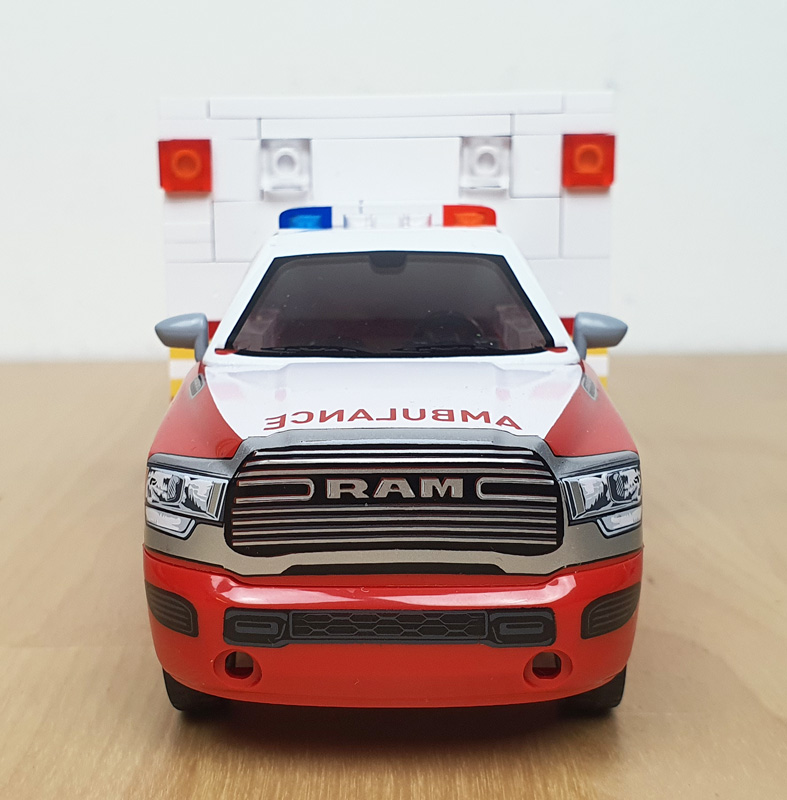 COBI RAM 3500 Ambulance 24609 augfgebaut Front