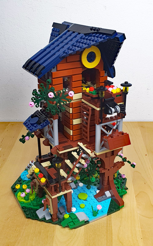 CaDA Four Seasons Tree House C66004W aufgebaut