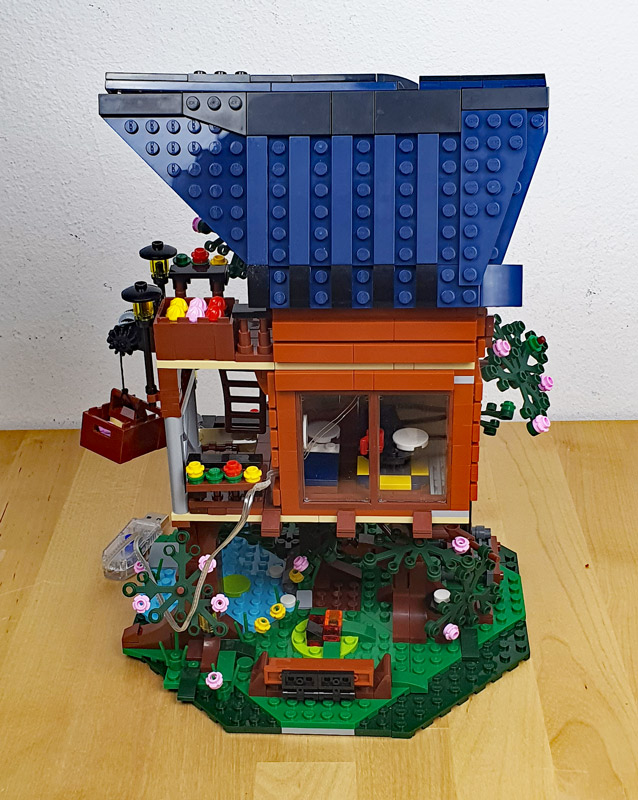 CaDA Four Seasons Tree House C66004W aufgebaut