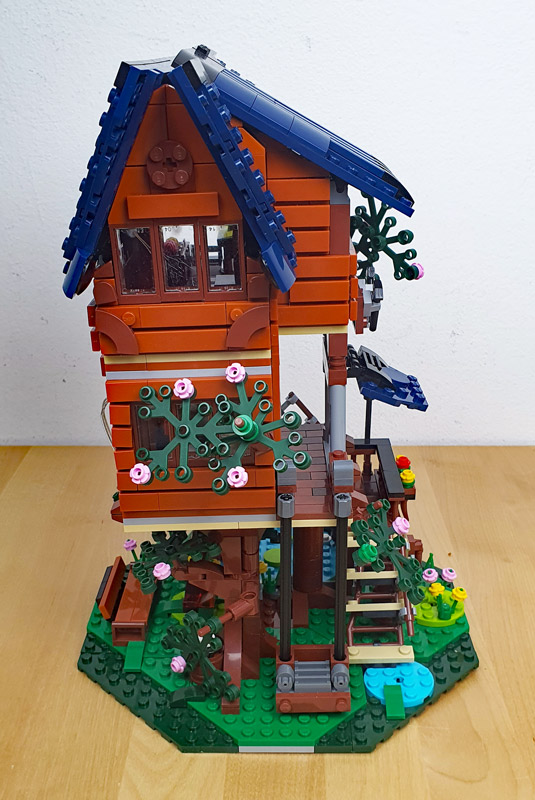 CaDA Four Seasons Tree House C66004W aufgebaut